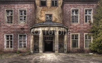 Grischa Georgiew, Geisterhaus (bejahrt, architektur, ruine, krankenhaus, haus, raum, eingang, tor, krankenhaus, verfallen, kultur, vergangenheit, gebäude, kaputt, geschichte, aufpolieren, instandsetzung, wand, verschmutzt, verschmutzt, mystisch, surreal, erbschaft, ddr, trepp)