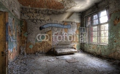 Grischa Georgiew, 1 Zimmer, möbliert, günstig zu vermieten (couch, fenster, couch, ost, ddr, haus, liebe, raum, graffiti, hooligan, zimmer, eingerichtet, kultur, vergangenheit, hausrat, geschichte, melancholie, lonely, leerstehend, ruine, interieur, trist, glas, broken, scherben, einrichtung, kaputt, kuns)