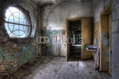Grischa Georgiew, Raum mit Waschbecken (ruine, architektur, verfallen, licht, gebäude, kaputt, becken, farbe, abblättern, klapprig, tür, aufpolieren, instandsetzung, wand, stimmung, melancholie, mauerwerk, wand, innerlich, fenster, fensterrahmen, verschmutzt, verschmutzt, mystisch, surrea)