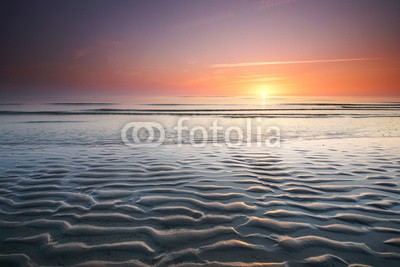 Jenny Sturm, Küste mit Watt im Sonnenuntergang (küste, tideland, stranden, romantisch, freiheit, insel, sand, ebbe, nordsee, erholen, stille, entspannen, frühling, natur, meer, sehnsüchtig, abend, ostsee, geniessen, beschaulichkeit, ozean, sonnenuntergang, abenddämmerung, sommer, orange, magi)