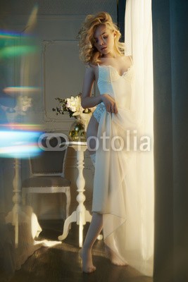 George Mayer, Sensual blonde at the window (aroma, schöner, schönheit, körper, schlafzimmer, blond, braut, blumenstrauss, hochzeitlich, bra, sehnsucht, erotisch, elegant, blume, gestalten, fragrance, weiblich, frische, figuren, mädchen, graziös, gesundheit, hüfte, frisur, freudig, zuhaus)