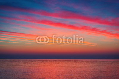 ValentinValkov, Beautiful sunrise over the sea (sonnenaufgang, strand, sonnenuntergang, meer, natur, landschaft, himmel, wasser, sonne, schöner, sommer, sand, ozean, welle, froh, sonnenlicht, hintergrund, horizont, sonnenschein, abenddämmerung, orange, wolken, farbe, morgens, reisen, landschaftlic)