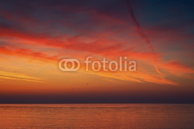 ValentinValkov, Beautiful sunrise over the sea (sonnenaufgang, strand, sonnenuntergang, meer, natur, landschaft, himmel, wasser, sonne, schöner, sommer, ozean, welle, froh, sonnenlicht, hintergrund, horizont, sonnenschein, abenddämmerung, orange, wolken, farbe, morgens, reisen, landschaftlich, küst)