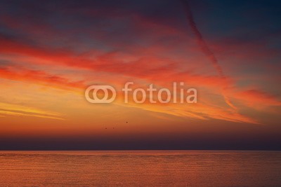 ValentinValkov, Beautiful sunrise over the sea (sonnenaufgang, strand, sonnenuntergang, meer, natur, landschaft, himmel, wasser, sonne, schöner, sommer, ozean, welle, froh, sonnenlicht, hintergrund, horizont, sonnenschein, abenddämmerung, orange, wolken, farbe, morgens, reisen, landschaftlich, küst)