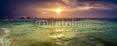 Olga Khoroshunova, Sunset over the sea. Amazing landscape panorama (panorama, sonnenuntergang, strand, meer, hintergrund, ozean, natur, insel, reisen, anblick, himmel, sommer, morgengrauen, banner, landschaftlich, einträchtig, horizont, wasser, sonne, wetter, lang, wolken, abenddämmerung, abend, niemand, horizontal)