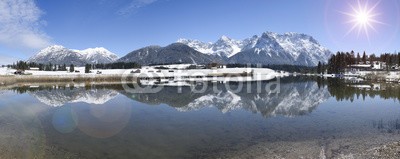 Wolfilser, Panorama Winterlandschaft im Karwendel bei Mittenwald (bavaria, landschaft, berg, panorama, winter, winterlandschaft, schnee, eis, fels, spiegelung, besinnung, symmetrie, alpen, berg, berg, niemand, natur, landwirtschaft, landen, see, wasser, umwelt, deutsch, jahreszeit, time out, sonne, sonnenstrah)