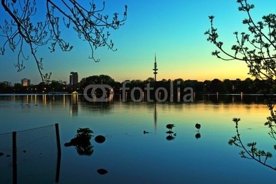 Matthias Krüttgen, Außenalster Nachtaufnahme (deutsch, rivers, wasser, stadt, hafenstadt, hamburg, stadtzentrum, licht, metropole, nachtaufnahme, see, spiegelung, st, wasser, himmel, nachts, turm, wolke)
