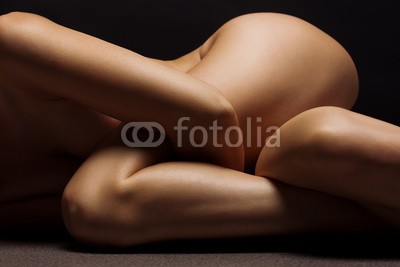 Anton Belovodchenko, Beautiful female body part on black background. (massage, entspannen, meditation, fitness, athlet, torsos, close-up, konzept, spa, modellieren, figur, ideal, kosmetologie, erotisch, kunstvoll, verführerisch, sinnlich, diät, gesunder lifestyle, hautpflege, plastische chirurgie, arsch, weiblich, erotisc)