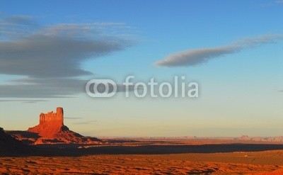 David Smith, Dramatic sunset in Monument Valley (vale, monuments, park, navajo, utah, arizona, tribal, butte, urlaub, tafelberg, reisen, südwesten, landschaft, oden, wolken, natur, sand, uns, rot, horizont, american, geologisch, western, westen, indianer, szenerie, sandstone, landschaftlich, drauße)