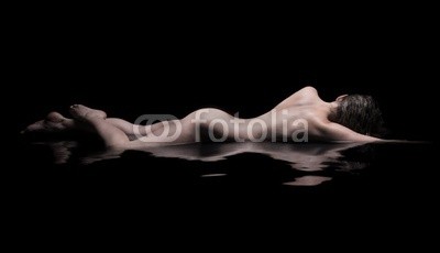 Belphnaque, Nude woman lies in water, low key (nackt, sexy, figur, rücken, wasser, nass, liegen, zündend, schatten, schwarz, dunkel, beine, haare, frau, weiblich, mädchen, nackt, entkleidet, nacktheit, käsekuchen, nackt, einfach, weiblichkeit, legen, bäder, pool, reflektieren, körper, genic)