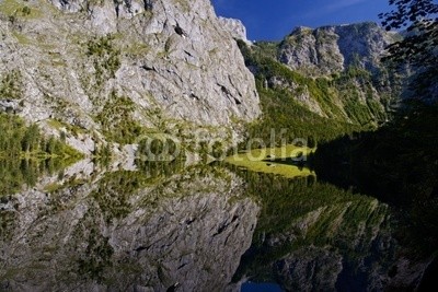 dina, Wasserspiegelung am glasklaren Obersee im Herzen des Nationalpar (alps, bavaria, berg, bergsee, deutsch, fels, felsen, berg, herbst, landschaft, natur, see, spiegel, spiegel, steine, wald, wasser, bun)