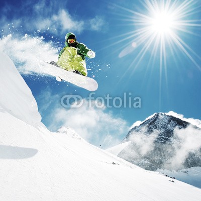 dell, Snowboarder at jump inhigh mountains (schnee, snowboard, snowboard, extrem, sprung, mann, snowboarder, skier, winter, aktion, aktiv, luft, blau, board, kalt, wettbewerb, kühl, gefährlich, downhill, schnell, einfrieren, guy, jacke, lebensstil, skilift, berg, draußen, pulver, erholung, resor)