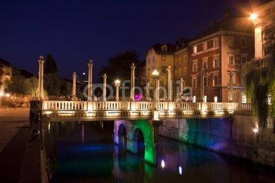 kasto, Shoemakers' bridge  and medieval houses in Ljubljana (schuhmacher, gasse, uralt, architektur, schöner, blau, brücke, gebäude, capital, zentrum, zentrale, stadt, stadtlandschaft, kolonne, abenddämmerung, europa, abend, äusseres, fassade, springbrunnen, halle, historisch, geschichtlich, geschichte, hau)