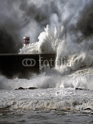 Zacarias da Mata, Stormy waves (leuchtfeuer, leuchtturm, pfeiler, portugal, sturm, welle, atlantic, groß, blau, klima, wolken, bewölkt, farbe, wirbelsturm, gefahr, dunkel, tage, katastrophe, duero, dramatisch, energie, fließen, freiheit, gott, schwer, hoffnung, orkan, landschaft, lich)