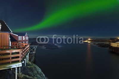 Blickfang, Nordlicht in A Lofoten Norwegen (lofoten, norge, hütte, rot, polarkreis, winter, arktis, nacht, niemand, licht, nordlicht, beleuchtet, natur, dunkel, landschaft, himme)