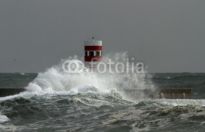 Zacarias da Mata, Big Waves (leuchtfeuer, stürmisch, sturm, portugal, porto, welle, leuchtturm, atlantic, groß, kalamität, klima, farbe, wirbelsturm, gefahr, dunkel, tage, katastrophe, dramatisch, energie, fließen, freiheit, gott, schwer, hoffnung, horizont, orkan, landschaf)