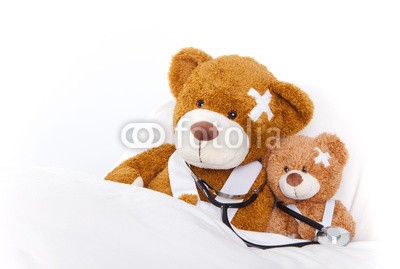 drubig-photo, krankenbett (doktor, kind, kinderarzt, wund, krankenbett, krankheit, bett, binden, gesundheit, plüschtier, krankheit, kalt, hilfe, vereinigt, verletzung, weiß, bär, bergung, helfer, teddy, kette, doktor, heal, isoliert, kind, krankenhaus, patient, herz, entspanne)