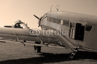 morane, détail junker 52 (flugzeug, sammlung, alt, flieger, wohlstand, aeronautisch, luft, luftfahrt, fracht, deutsch, luftig, zeigen, kriegen, story, historisch, engine, museum, fahrgäste, fahrer, cockpit, spirale, technologie, nase, transport, schwarm, fliegender, anblic)