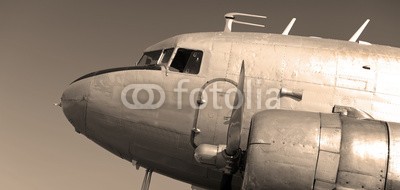 morane, détail Dakota vintage (dakota, sepia, flugzeug, flieger, wohlstand, aeronautisch, luft, luftfahrt, alt, sammlung, fracht, douglas, luftig, zeigen, force, kriegen, story, historisch, engineer, museum, fahrgäste, fahrer, cockpit, spirale, technologie, nase, transport, schwar)