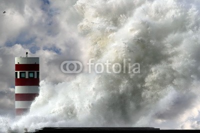 Zacarias da Mata, Stormy wave (porto, sturm, stürmisch, welle, leuchtturm, atlantic, leuchtfeuer, groß, blau, kalamität, klima, wolken, bewölkt, farbe, wirbelsturm, gefahr, dunkel, tage, katastrophe, duero, dramatisch, energie, fließen, freiheit, gott, schwer, hoffnung, horizon)