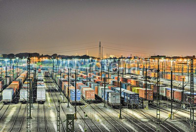 Marco2811, Maschen Rangierbahnhof bei Hamburg (hamburg, bewegung, lokomotive, eisenbahn, autos, waggon, container, verpackung, steigung, eisenbahnwagen, bahnhof, beleuchtung, fracht, deutsch, europa, train, linie, güterzug, leuchten, licht, logistik, nacht, nachtaufnahme, nachts, niedersachsen, schien)