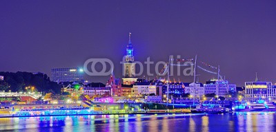 Marco2811, silhouette von Hamburg (hamburg, skyline, elba, hafen, industrie, nacht, wasser, gebäude, attraktion, architektur, orientierungspunkt, baugelände, kräne, beleuchtet, nachtaufnahme, oper, beleuchtung, himmel, kräne, michaelis, michel, panorama, schiff, boot, st, stad)