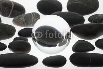 Foto-Ruhrgebiet, Glaskugel (glas, geschosse, glaskugel, glaskugel, zukunft, magie, magisch, hexerei, rund, durchsichtig, klar, weiß, leuchtend, durchsichtig, werkzeug, symbol, wahrsagerei, wahrsagen, hellseher, hellseher, orakel, prophezeiung, phantasie, see, wunsch, destiny, mysti)