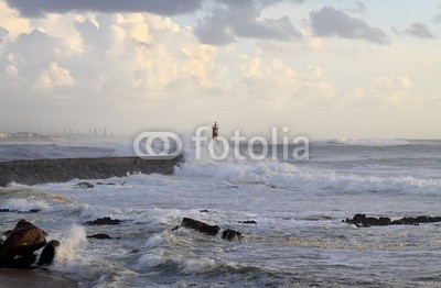 Zacarias da Mata, Waves (ozean, portugal, pfeiler, leuchtfeuer, welle, atlantic, groß, kalamität, klima, wolken, farbe, wirbelsturm, gefahr, dunkel, tage, katastrophe, dramatisch, energie, fließen, freiheit, gott, schwer, hoffnung, horizont, orkan, landschaft, licht, leuchttur)