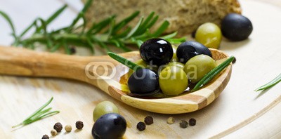 Thomas Francois, Oliven (oliven, oliven, antipasto, olive-oil, öl, rosmarin, italien, italienisch, mittelmeer, mittelmeer, schließen, close-up, gesund, vorspeise, imbiss, vitamine, ganz, grün, grün, schwarz, negros, gearbeitet, essen, spanien, obst, obst, obst, griechenlan)