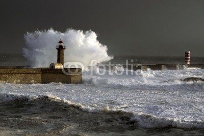 Zacarias da Mata, Porto Waves (welle, ozean, porto, leuchtturm, pfeiler, stürmisch, sturm, atlantic, leuchtfeuer, groß, blau, klima, wolken, bewölkt, farbe, wirbelsturm, gefahr, dunkel, tage, katastrophe, duero, dramatisch, energie, fließen, freiheit, gott, hafen, schwer, hoffnun)