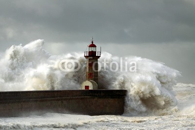 Zacarias da Mata, Windy Coast (sturm, meer, welle, ozean, dunkel, tsunamis, weiß, fließen, wind, draußen, porto, küste, schwer, fels, wolken, reisen, stürmisch, leuchtturm, kräfte, pfeiler, tage, dramatisch, orkan, gott, licht, freiheit, katastrophe, sonne, portugal, leuchtfeue)