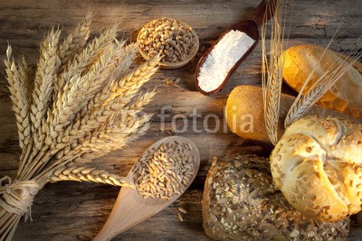 hiphoto39, Fresh loaves of bread (brot, weizen, haferflocken, nahrung, bäckerei, essen, gastronomie, ernährung, essen, getreide, rustikal, zapfen, traditionell, korn, natürlich, gesundheit, gesund, stilleben, classic, zutaten, mehl, essbar, märkte, business, bündel, löffeln, padde)