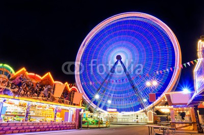 Mapics, Riesenrad am Schützenfest in Hannover (riesenrad, hanover, spaß, spaß, fahrgeschäft, reise, feiern, theme park, karneval, karussell, fair, licht, münchen, nacht, oktoberfest, party, hektik, scheinwerfer, schnell, fair, deutsch, abend, beleuchtung, bewegung, drehen, drehung, dynamisc)