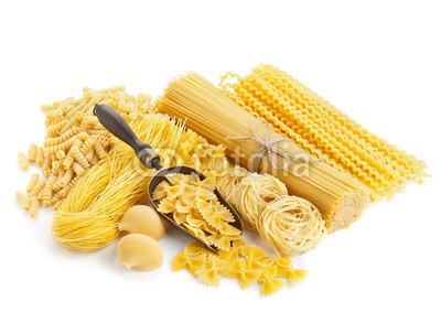 andriigorulko, assortment of uncooked pasta isolated on white (pasta, nudel, essen, makkaroni, spaghetti, isoliert, sätze, stilleben, different, italienisch, roh, haufen, mahlzeit, tagliatelle, tagliatelle, studio, ungekocht, getreide, gastronomie, gruppe, sortiment, schleng)