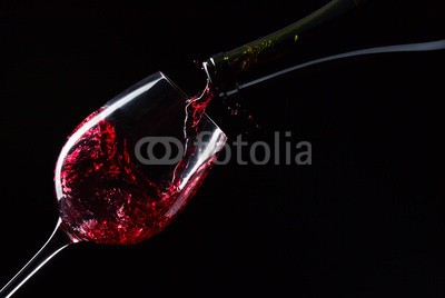 Igor Normann, bottle and glass with red wine (abstrakt, wein, rotwein, alkohol, backgrounds, schaum, bar, schwarz, getränke, bordeaux, blase, cabernet, close-up, entwerfen, trinken, entladen, flasche, grün, glas, foodie, flüssigkeit, merlot, bewegung, mustern, gießen, rot, restaurant, platsc)