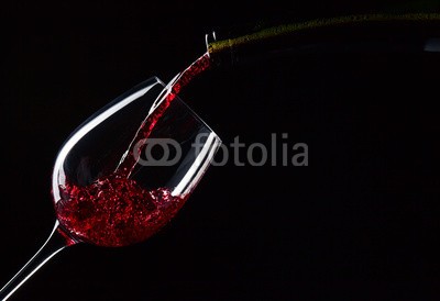 Igor Normann, bottle and glass with red wine (abstrakt, wein, rotwein, alkohol, backgrounds, schaum, bar, schwarz, getränke, bordeaux, blase, cabernet, close-up, entwerfen, trinken, entladen, flasche, grün, glas, foodie, flüssigkeit, merlot, bewegung, mustern, gießen, rot, restaurant, platsc)