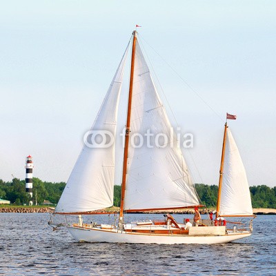 Aleksey Stemmer, white sail yacht sailing. Riga, Latvia (yacht, meer, sailing, wind, boot, himmel, segel, schiff, mittelmeer, sommer, wasser, wettrennen, segelboot, navigation, fahrzeug, abenteuer, urlaub, freiheit, blau, welle, nautisch, segelsport, bogen, lebensfreude, spinnaker, windig, amphetamine, spor)