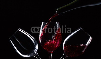 Igor Normann, red wine (rotwein, elevator, strömen, konzept, ideen, wein, alkohol, backgrounds, schaum, bar, schwarz, getränke, bordeaux, cabernet, close-up, entwerfen, trinken, entladen, flasche, grün, glas, foodie, flüssigkeit, merlot, bewegung, mustern, gießen, ro)