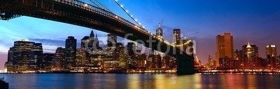 Oleksandr Dibrova, Manhattan panorama with Brooklyn Bridge at sunset in New York (new york city, manhattan, brücke, stadtlandschaft, brooklyn, new york city, skyline, panorama, sonnenuntergänge, twilight, uns, abenddämmerung, downtown, stadt, blau, amerika, licht, architektur, attraktion, gebäude, reiseziel, abend, berühm)