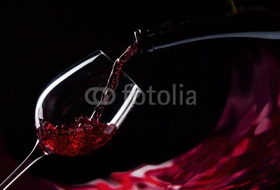 Igor Normann, bottle and glass with red wine (abstrakt, wein, rotwein, alkohol, backgrounds, schaum, bar, schwarz, getränke, bordeaux, blase, cabernet, close-up, entwerfen, trinken, entladen, flasche, grün, glas, foodie, flüssigkeit, merlot, bewegung, mustern, gießen, rot, restaurant, platsc)