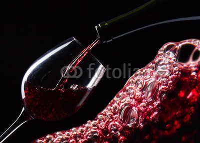 Igor Normann, bottle and glass with red wine (abstrakt, wein, rotwein, alkohol, backgrounds, schaum, bar, schwarz, getränke, bordeaux, blase, cabernet, close-up, entwerfen, trinken, entladen, flasche, grün, glas, foodie, flüssigkeit, merlot, bewegung, mustern, gießen, rot, restaurant, platsc)