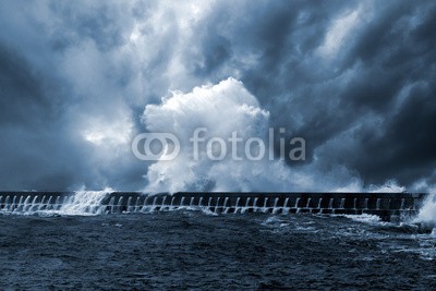 Zacarias da Mata, Northeast Atlantic waves (blau, sturm, tsunamis, meer, ozean, welle, dunkel, strom, fels, wetter, tage, sonne, wasser, groß, draußen, kalamität, küste, schwer, weiß, wolken, reisen, stürmisch, kräfte, pfeiler, fließen, dramatisch, orkan, horizont, gott, licht, freihei)