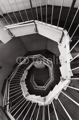 leeyiutung, View of spiral staircase from top (treppe, treppenhaus, spiralförmig, wirbel, step, kreisförmig, turm, steine, weiß, daunen, ewiges leben, kurve, schloss, schwarzweiß, kreis, licht, alt, schwarz, abstrakt, geländer, runde, architektur, interieur, geländer, leer, hintergrund, muster)