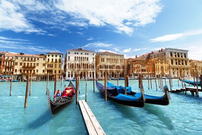 Iakov Kalinin, gondolas in Venice, Italy (architektur, blau, boot, gebäude, kanal, channel, stadt, stadtlandschaft, wolken, tage, europa, europäisch, berühmt, gondel, flügel, historisch, haus, italienisch, italien, lagune, orientierungspunkt, landschaft, licht, nautisch, alt, rivers, romantisc)