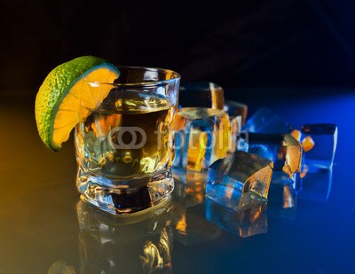 Igor Normann, tequila (tequila, eis, alkohol, trinken, glas, cocktail, getränke, bar, spirituose, kalk, party, kalt, flüssigkeit, mexikanerin, slice, erfrischend, tropisch, obst, hart, niemand, gaststätte, nass, voll, booze, garnieren, gelb, stark, objekt, verfärbt, ru)
