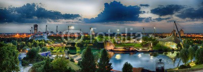 Blickfang, München Olympiagelände Panorama (münchen, olympic, deutsch, bavaria, panorama, beleuchtet, lampe, licht, wasser, park, reisen, sehenswürdigkeit, touristisch, sport, zelt, dach, stadtlandschaf)