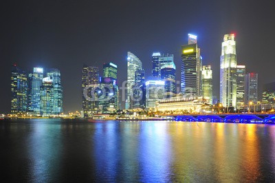 Sakrapee Nopparat, Beautiful viewpoint city of Marina Bay Sands (stadt, marina, bellen, skyscraper, hauptstädtisch, downtown, singapur, turm, trampelpfad, town, skyline, reisen, orientierungspunkt, panorama, infrastruktur, szenerie, hochhaus, licht, nacht, aussichtspunkt, abend, gebäude, asien, dunkel, moder)