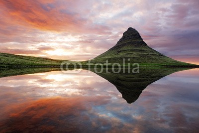 TTstudio, Beautiful Iceland mountain landscape (sonnenuntergänge, himmel, wasser, sonne, schöner, sunrise, berg, landschaft, natur, küste, meer, ozean, farbe, reisen, abend, horizont, licht, schönheit, panorama, besinnung, draußen, gold, wolken, küste, rot, anblick, blau, bunt, eis, morgengraue)