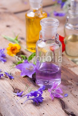 Floydine, Duftende Extrakte aus wilden Blüten (entspannung, blume, essenz, blume, aromatherapie, aroma, extrakt, kosmetik, medizin, heilkunde, heilung, therapie, aroma, duft, glockenblumen, rittersporn, kraut, naturheilkunde, massage, spa, wellness, naturheilkunde, badehaus, sommer, malva, entspanne)