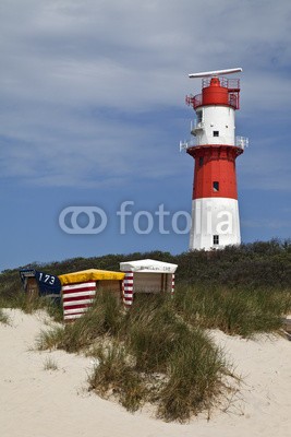 Blickfang, Borkum Strandkorb mit Leuchtturm (stranden, sand, nordsee, wasser, urlaub, strandkorb, himmel, blau, attraktion, deutsch, europa, panorama, leuchtturm, schwar)